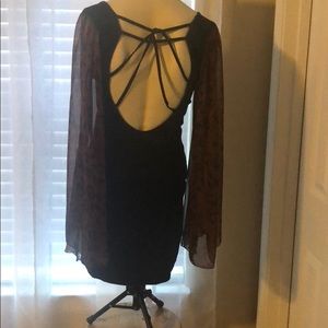 Little black dress with flare arms